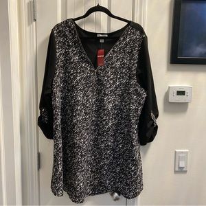Avenue Size 26/28 Black and White Pattern Top - NWT